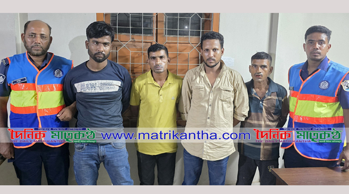 দৌলতদিয়া-পাটুরিয়া নৌরুটে চলন্ত ফেরি থেকে জুয়াড়ি চক্রের ৪ সদস্য গ্রেফতার